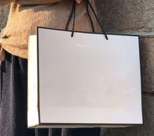 再使用可能で明白で白い紙袋は、顧客用紙袋柔らかい端を滑らかにします サプライヤー